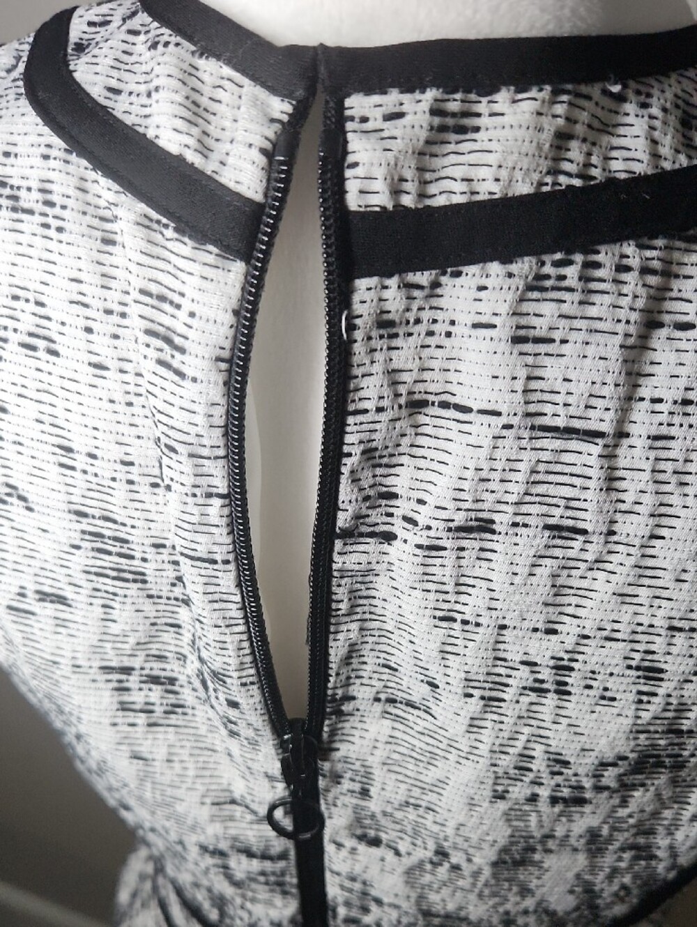 Calvin Klein Black and White Paneled Sheath Dress Midi Size 4 - Picture 7 of 11